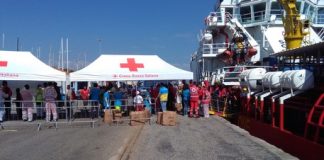 Calabria | Altro giorno, altro sbarco: a Crotone arrivano altri 507 migranti soccorsi in mare