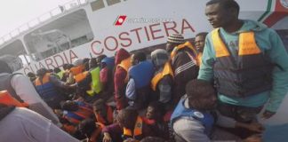 Vibo Valentia | Nave con 1223 migranti, a bordo un centinaio di minori, 30 donne incinte e un morto