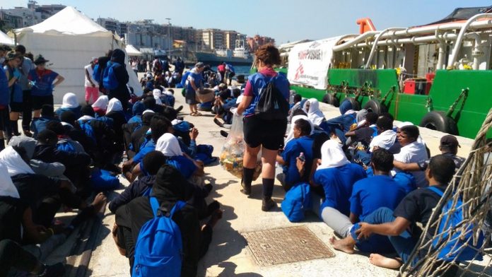 Immigrazione | 16enne perde occhio per sofferenze patite durante il viaggio ma continua a vedere grazie alle cure dell'ospedale di Melito