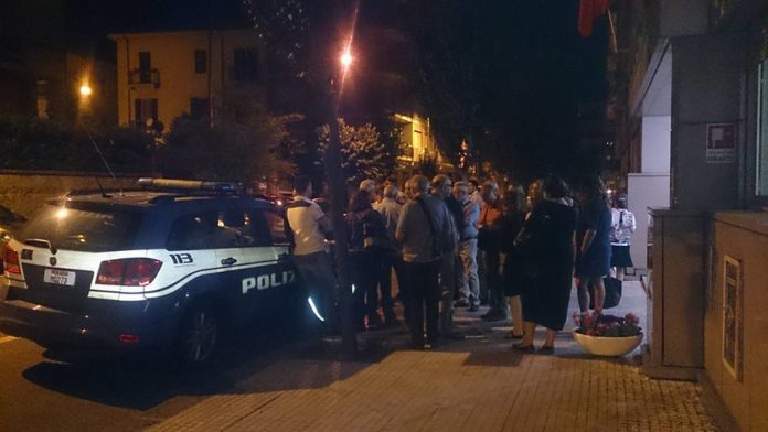 Cosenza | Quartieri senza regole, cittadini si costituiscono in comitato 'anti mala movida' e assediano la questura