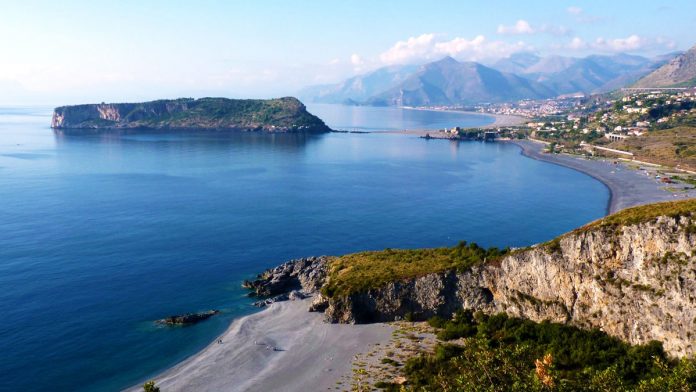 Hai l'attività commerciale a Praia a Mare? Inviaci le tue foto e noi le pubblicheremo, apri il link e scopri come fare