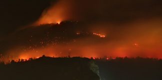 Notte drammatica a Praia a Mare, incendiato il Vingiolo: case e santuario inghiottiti dalle fiamme