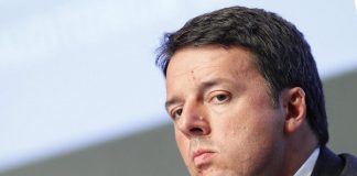 Matteo Renzi a Diamante (Cs), pullman pagati dal Pd per riempire la piazza