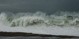 Calabria, l'allerta della Protezione Civile: «In arrivo venti di burrasca e forti mareggiate»