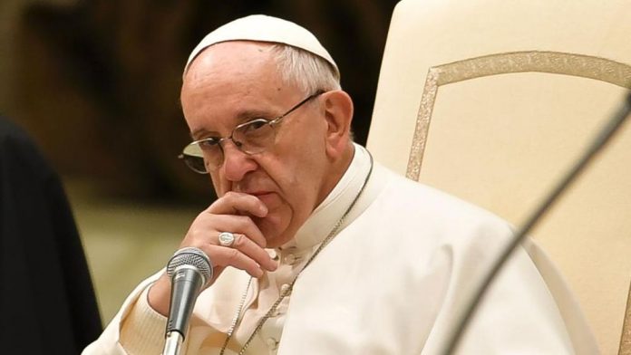 Pedofilia, sacerdoti non useranno più il segreto professionale: le lacrime di coccodrillo di Bergoglio