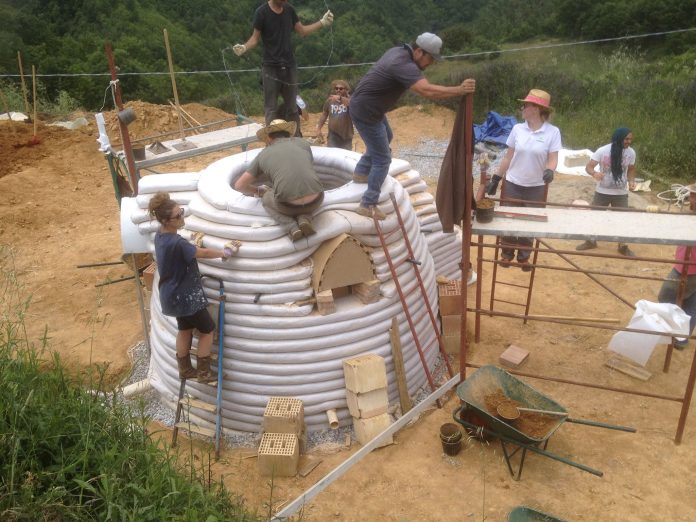 Calabria, al via il nuovo corso di 'Superadobe – Costruzioni in terra cruda'