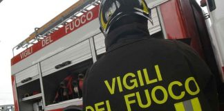 Incidente a Crotone, automobilista estratto dalle lamiere inzuppato di gasolio
