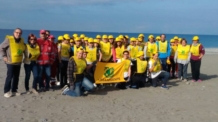 L’iniziativa di volontariato “Puliamo il mondo” arriva a Tortora