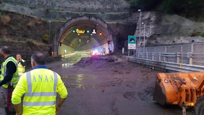 La A2 Sa-RC, inaugurata in pompa magna, si sgretola alla prima pioggia abbonante