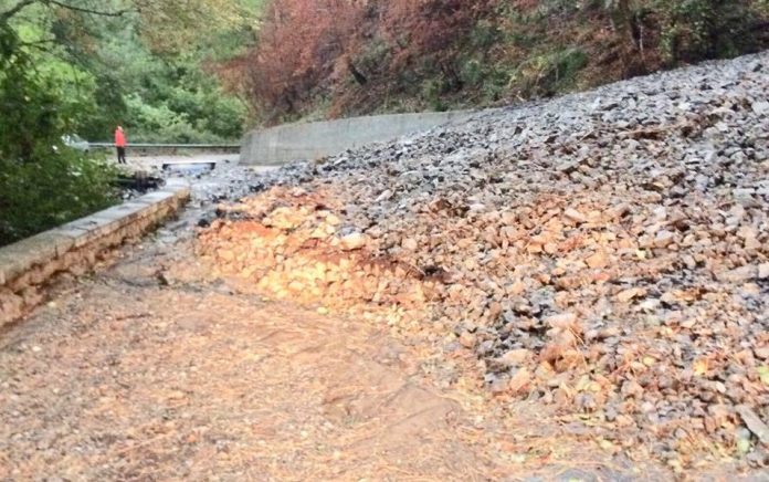 Frana la strada che collega Sant'Agata con Belvedere Marittimo