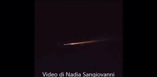 [VIDEO] Lo straordinario passaggio di un bolide nei cieli di Praia a Mare (Cs)