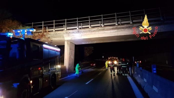 Calabria, cadono parti di intonaco da cavalcavia: chiusa la statale 280