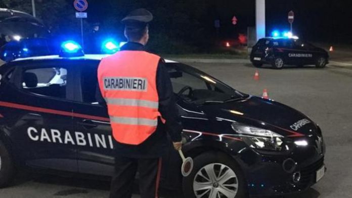 Crotone, colpi d'arma da fuoco contro un negozio già destinatario di intimidazioni