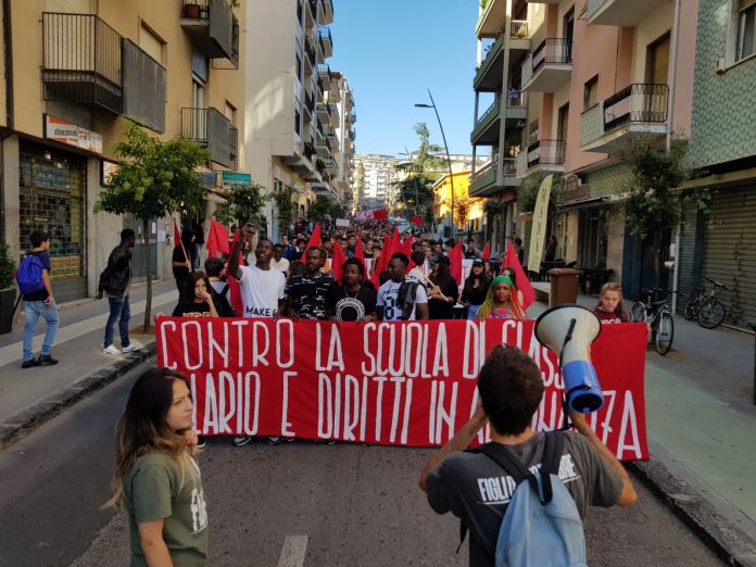 Cosenza, 600 studenti scendono in piazza per l'alternanza