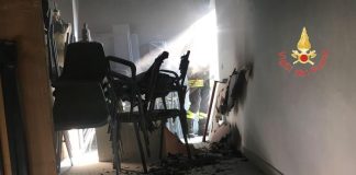 Incendio devasta il sottoscala di una scuola calabrese