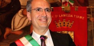 Consiglio comunale a rischio scioglimento, sindaco di Lamezia inizia sciopero della fame