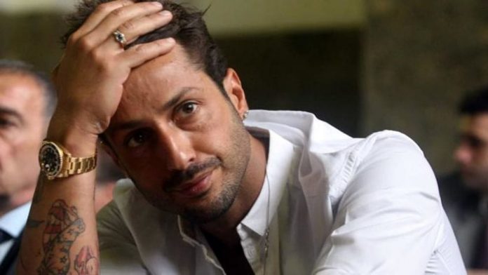Fabrizio Corona, a Locri il Pm indaga per riciclaggio
