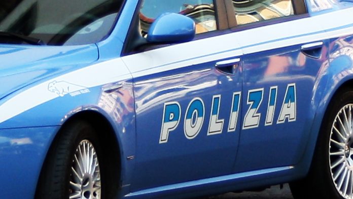 Crotone, aggredito e accoltellato fruttivendolo: è grave