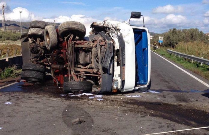 Calabria, ss 106 bloccata un'intera giornata: la vergogna d'Italia