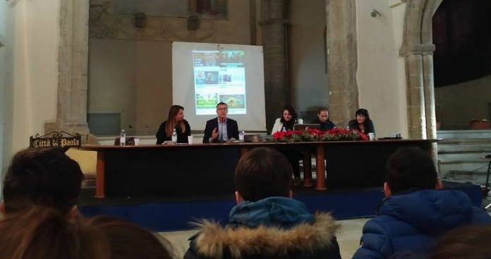 Comunicazione 3.0, Michele Cucuzza agli studenti paolani: «Non cadete nelle trappole del web»