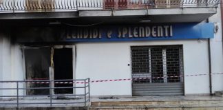 Calabria, bomba devasta negozio prima dell'apertura