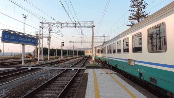 Amianto sulla rete ferroviaria a Reggio Calabria: interrogazione di Parentela