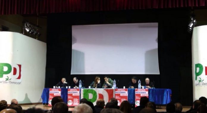 Mirto Crosia, al convegno Pd Magorno prende la parola e il pubblico si alza e se ne va