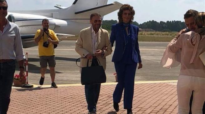 Sophia Loren strega la costa tirrenica: prima atterra a Scalea, poi incanta Maratea