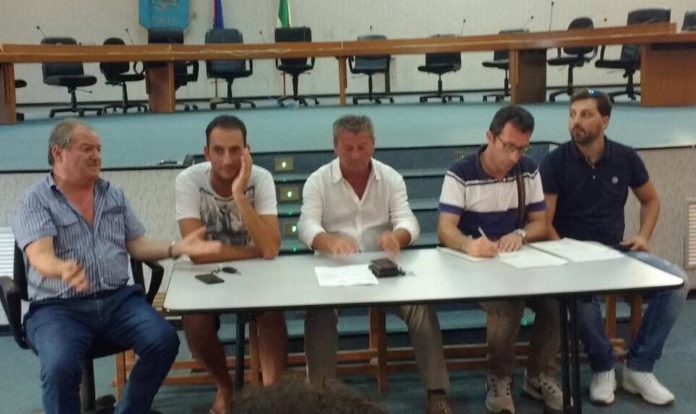 ieri pomeriggio, a seguito delle dimissioni del presidente Formica, si è tenuta l'assemblea pubblica per l'iscrizione al campionato di calcio di eccellenza calabrese della squadra USD Scalea 1912.... l'incontro convocato dal sindaco e dall'assessore allo sport in vista il termine ultimo per l'iscrizione fissato per oggi 12 luglio 2018 nell'assemblea un gruppo di sostenitori si è impegnato a raccogliere l'importo necessario per coprire il versamento della quota di iscrizione in tale sede l'ingegner Giuseppe Galiano è stato scelto quale 