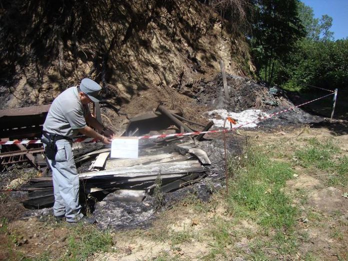 Brucia residui e provoca incendio, denunciato un operaio a Celico