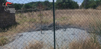 Parco Pignera di Crotone, cittadini fotografano autospurgo che sversa liquami