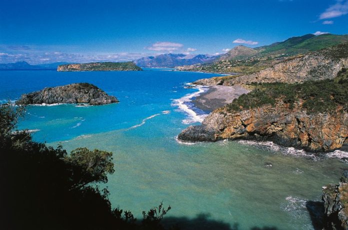 L'autorevole Forbes inserisce la spiaggia di Praia a Mare tra le sette più spettacolari d'Italia