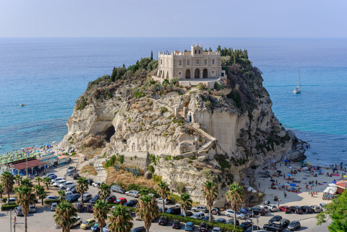 Turismo estivo in calo, tiene la Puglia a +15%, Calabria la peggiore: a luglio -30%