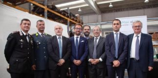 La visita nell'industria dell' imprenditore minacciato dalla 'ndrangheta