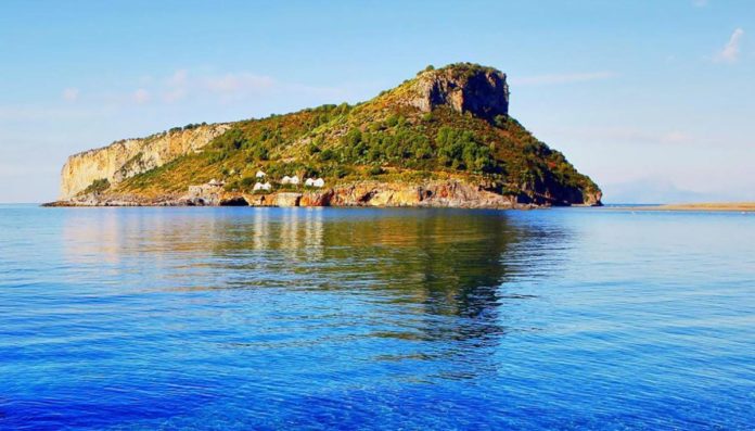 Praia a Mare, passo indietro di Praticò sull'ordinanza della discordia: ecco come si sono ridotti i divieti