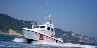 Crotone, 16enne trascinato al largo salvato da motovedetta Guardia costiera