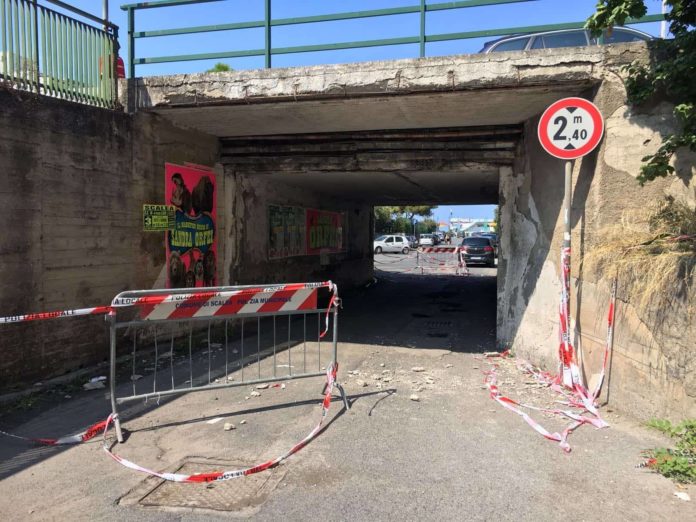 Scalea, chiuso il sottopasso che conduce alle spiagge: «Si rischiano incidenti, riapritelo»