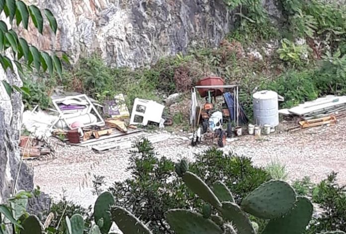 Degrado nell'area esterna del Santuario di Praia a Mare, l'appello di una cittadina