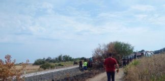 Tragedia ferroviaria in Calabria, treno investe famiglia: morti i due bambini, grave la madre