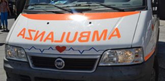 Crotone: 75enne cade in mare e muore, forse un malore