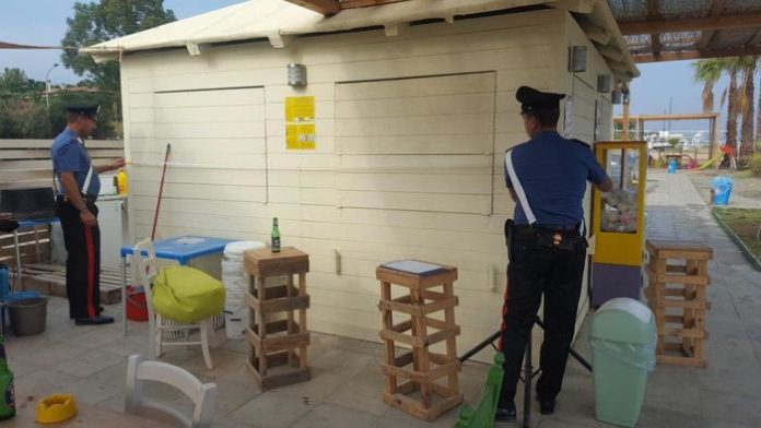 Sequestrate strutture abusive all'interno di stabilimenti balneari del Cosentino