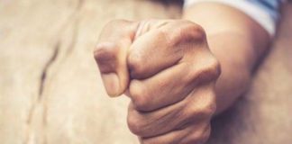 Ospedale di Praia ancora nel caos: tecnico radiologo aggredito con un pugno in faccia da un medico