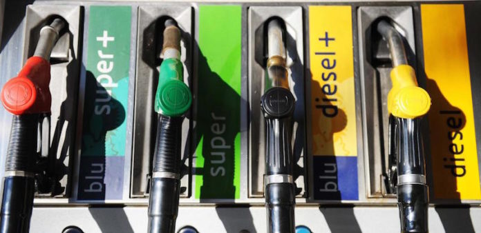 Controlli della Guardia di Finanza: tarocco un distributore di carburante su 5