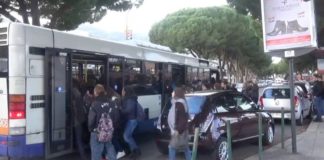 Codacons: «Una follia chiudere le scuole mentre i ragazzi sono già in viaggio»