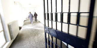 Agente aggredito nel carcere di Paola