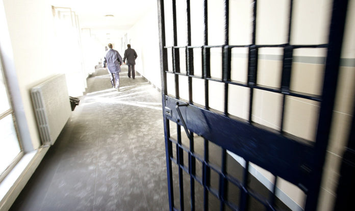 Agente aggredito nel carcere di Paola