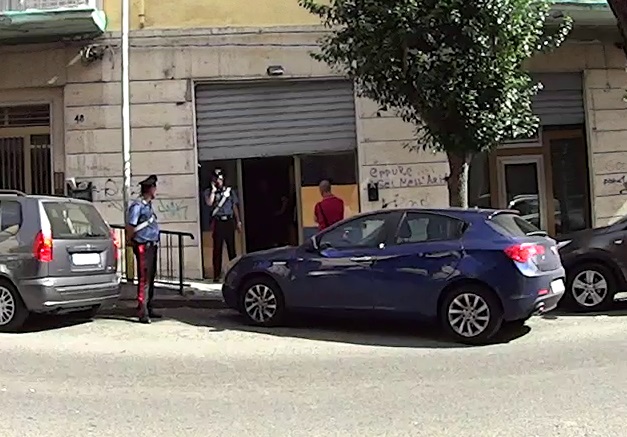 Calabria | Blitz antidroga nella sede cosentina di Iacchité: entrano con i cani molecolari ma portano via i computer