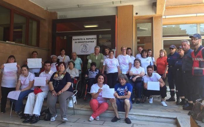 Ospedale di Cetraro (Cs) | Odontoiatria sociale, l'appello di Mamme indispensabili: 'Riaprite il reparto, i nostri figli devono curarsi'