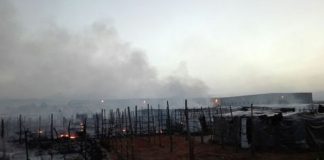 Incendio in tendopoli San Ferdinando (Rc), occupanti impediscono l'intervento dei vigili del fuoco