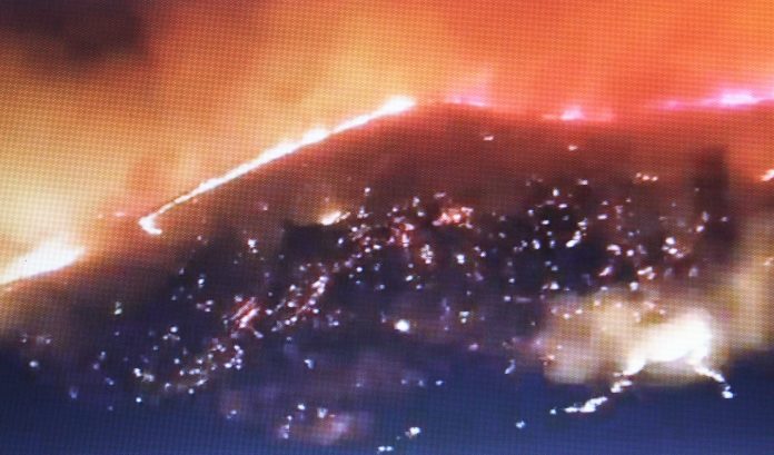 Tortora (Cs) | L'inferno in terra, le immagini sconcertanti dell'incendio di questa notte - IL VIDEO